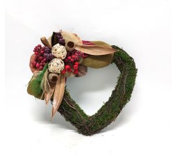 Moss heart wreath with down to earth decorations-thumbnail