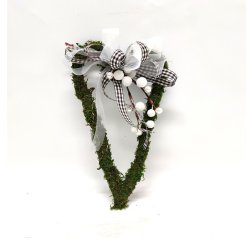 Moss heart wreath with winter decorations-thumbnail