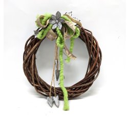 Wreath with hear and flower decorations-thumbnail