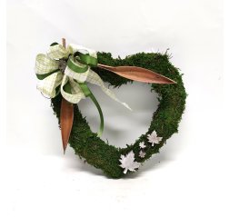Moss heart wreath with leaf decorations-thumbnail