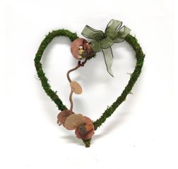 Moss heart wreath with leaves and green bow-thumbnail