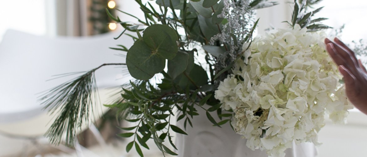 Jouluinen kukkakimppu ja kranssi-thumbnail